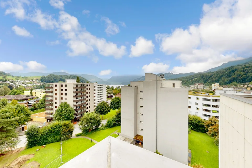 Dachwohnung mit grosser Terrasse und grossartiger Aussicht!