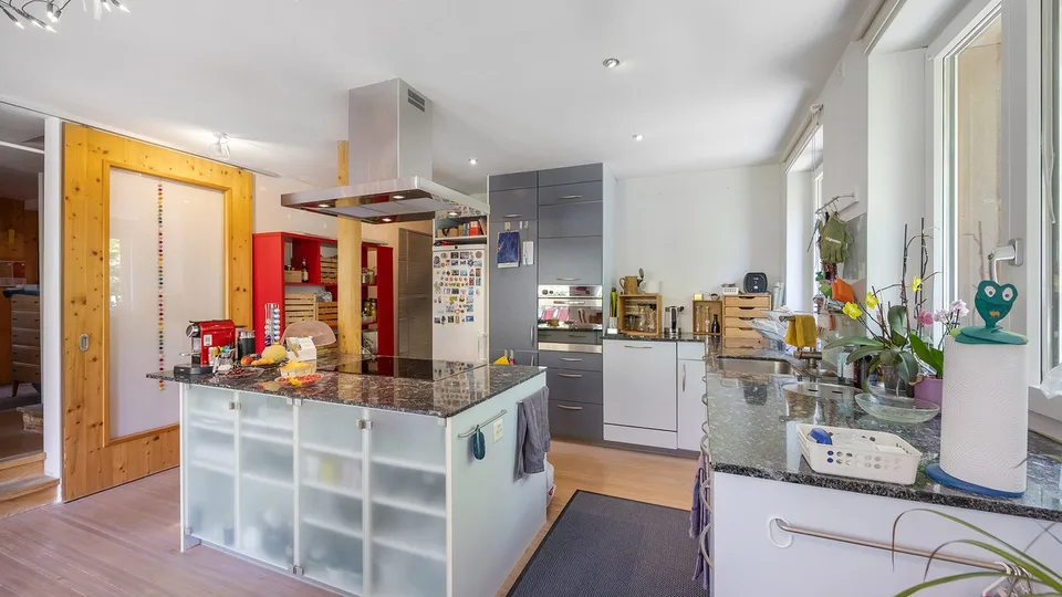 Casa familiare con carattere, storia e molto spazio a Effretikon – foto 6 di 13
