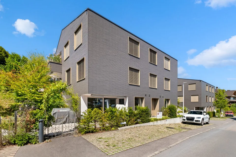 Appartement de jardin moderne avec entrée privée et espace extérieur ensoleillé – photo 11 sur 13