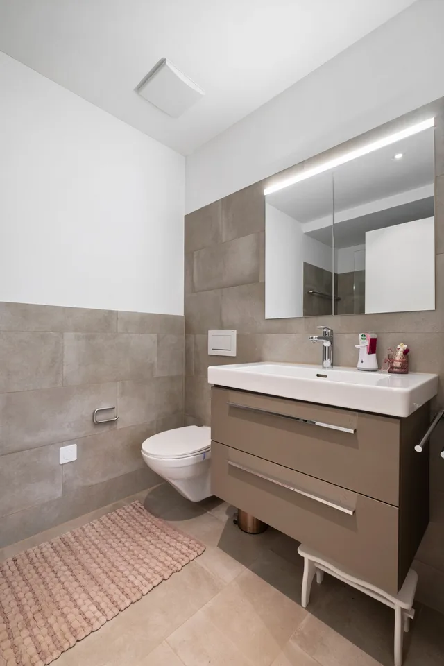 Appartement de jardin moderne avec entrée privée et espace extérieur ensoleillé – photo 6 sur 13