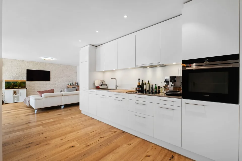 Appartement de jardin moderne avec entrée privée et espace extérieur ensoleillé – photo 4 sur 13