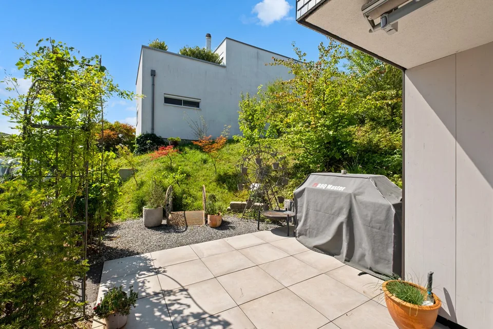 Appartement de jardin moderne avec entrée privée et espace extérieur ensoleillé – photo 10 sur 13
