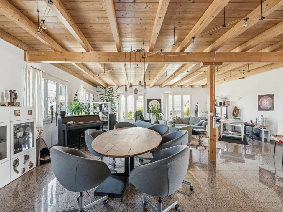 Maison d'appointements avec locaux commerciaux, garages - Investissement locatif polyvalent avec potentiel de développement. – photo 8 sur 30
