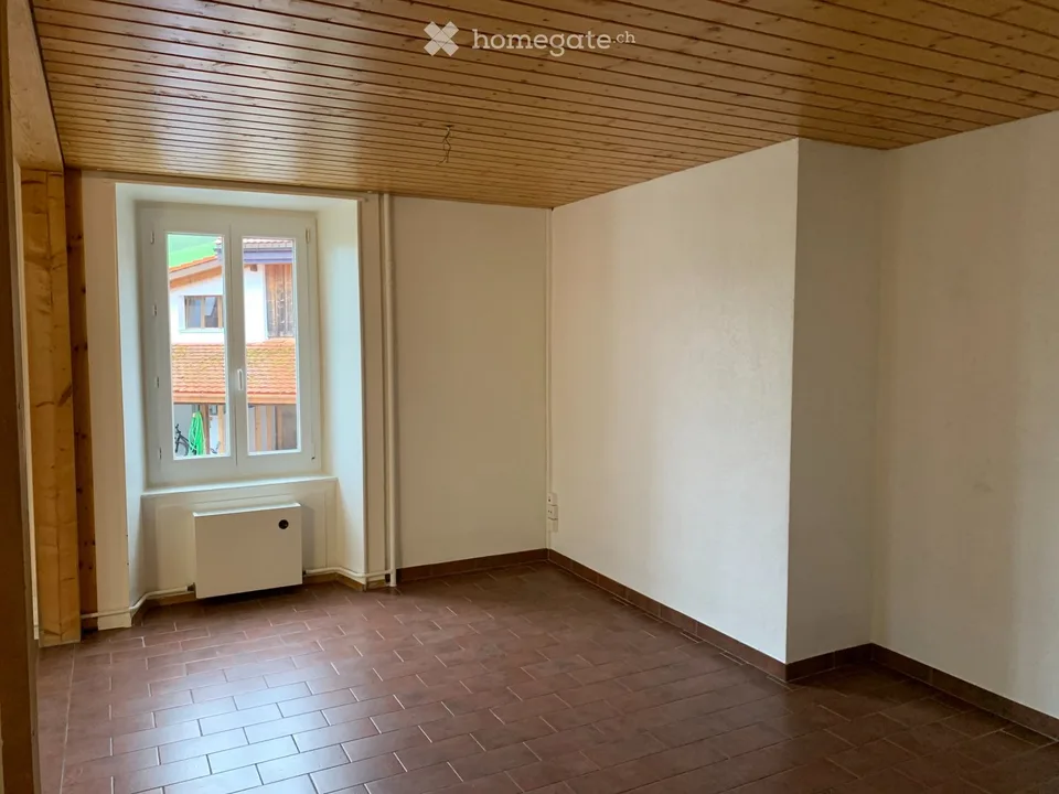 Wohnung mit 3,5 Zimmern in kleinem Gebäude – Foto 3 von 5