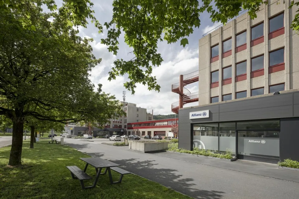 Bureau aménagé avec cuisine et salle de séjour communes – photo 9 sur 9