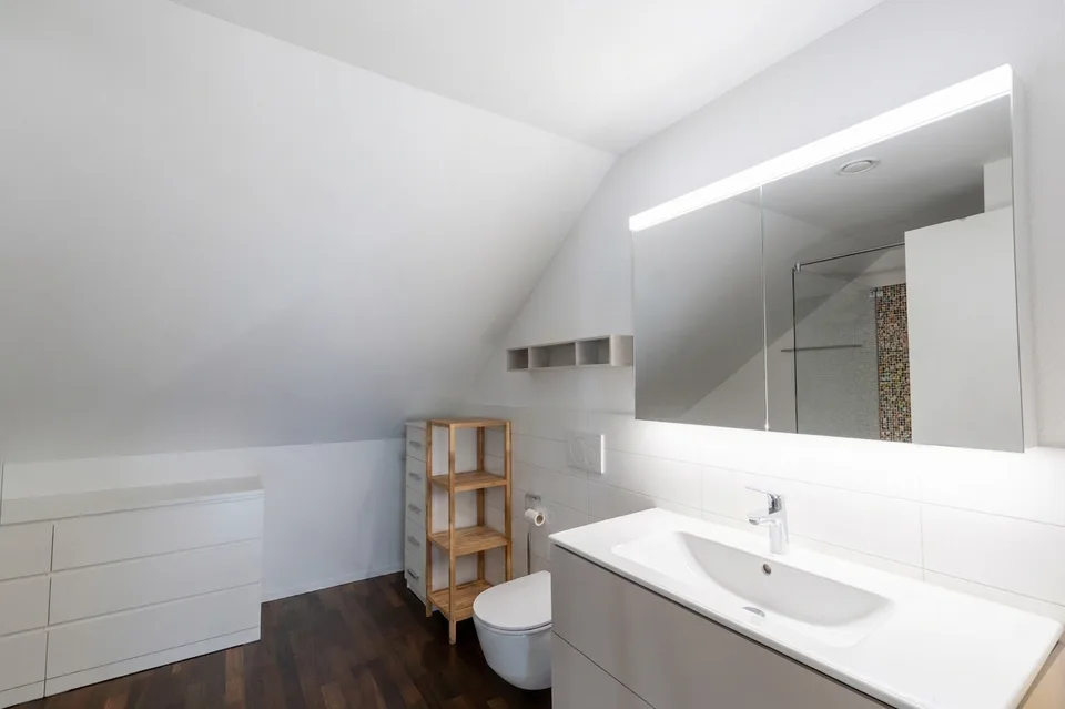 Appartamento mansarda luminoso e moderno secondo gli standard di proprietà