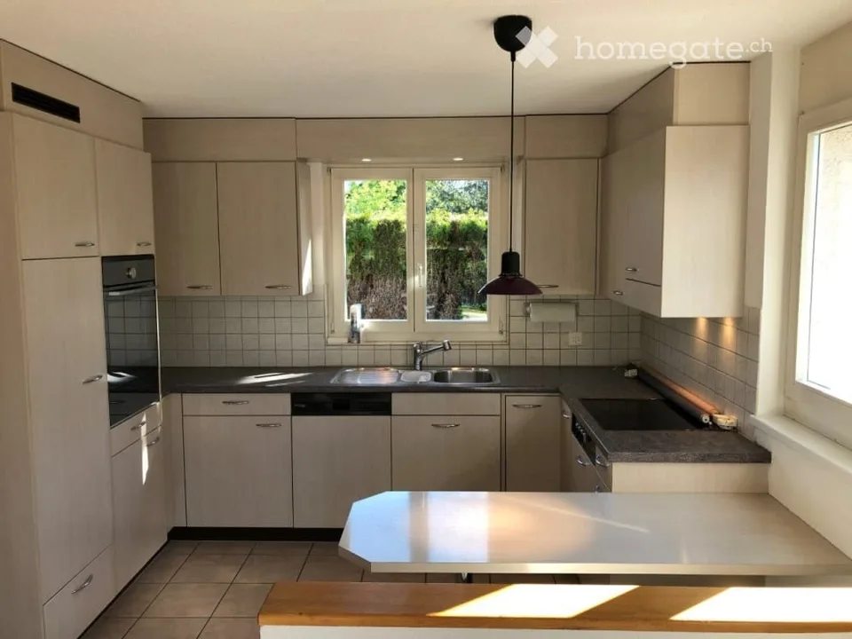 Maison mitoyenne de 4 pièces rénovée à la moderne dans un cadre idyllique à Veltheim (Au) à louer