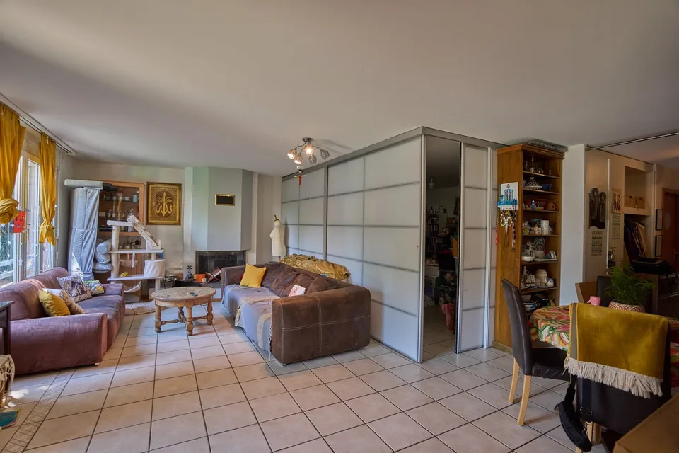 Bôle, appartamento di 5.5 locali con giardino privato – foto 2 di 12