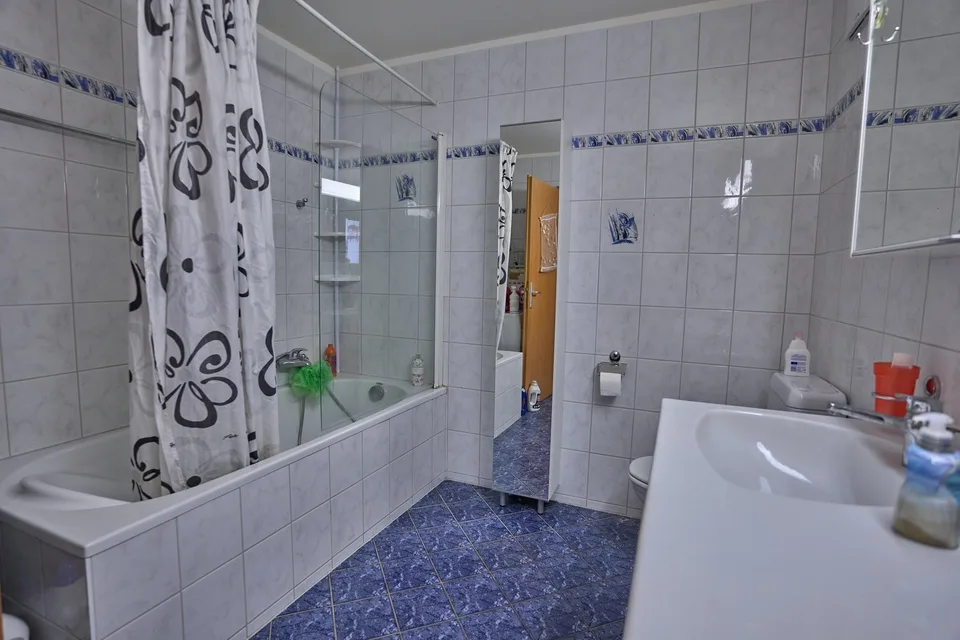 Bôle, appartamento di 5.5 locali con giardino privato – foto 11 di 12