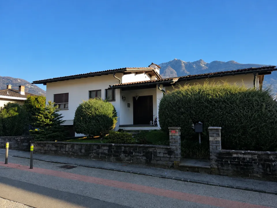 Schönes Einfamilienhaus mit privatem Garten – Foto 10 von 12