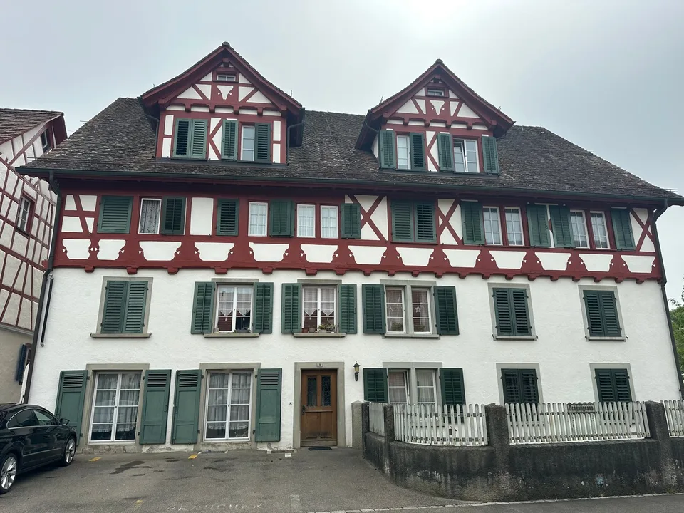 Wohnhaus (9 Wohnungen), Baujahr 1720 (Umbau 1921/22), unter Denkmalschutz, mit Schopf und Garten – Foto 2 von 21
