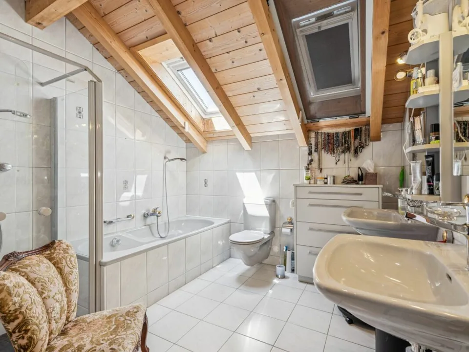 Mehrfamilienhaus mit Gewerberäumen, Garagen - Wohnen und Arbeiten am selben Ort, vielseitiges Renditeobjekt mit Entwicklungspotential. – Foto 5 von 30