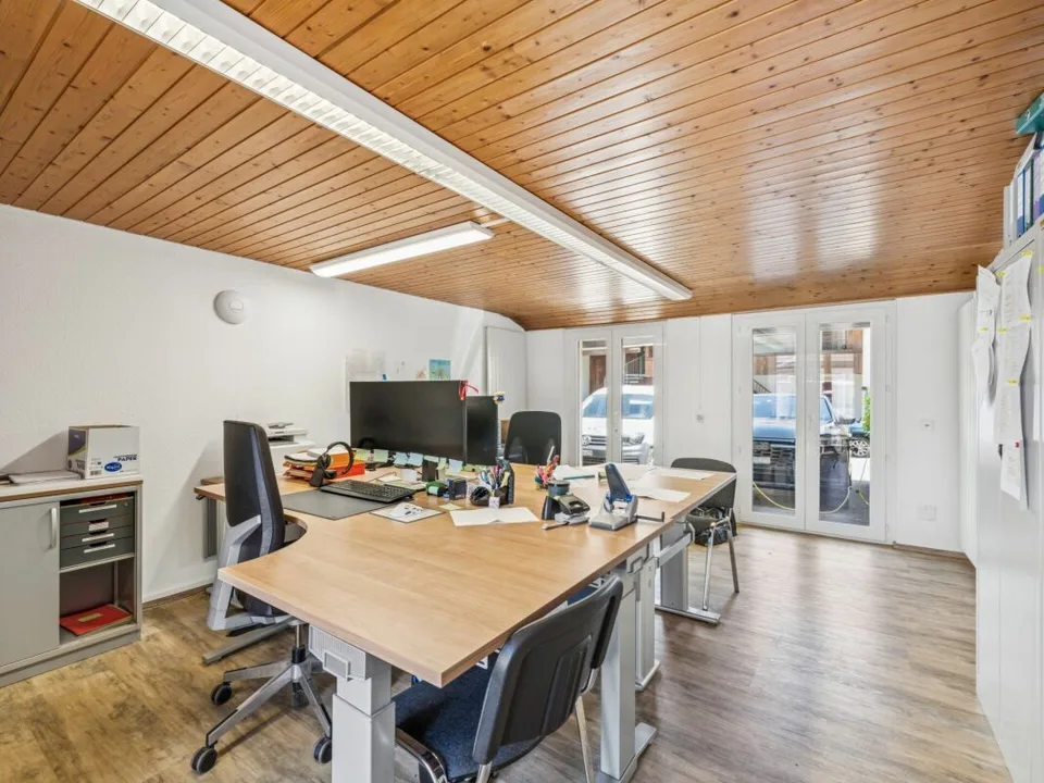 Maison à appartements avec locaux commerciaux, garages - Investissement locatif polyvalent avec potentiel de développement. Copie – photo 24 sur 30