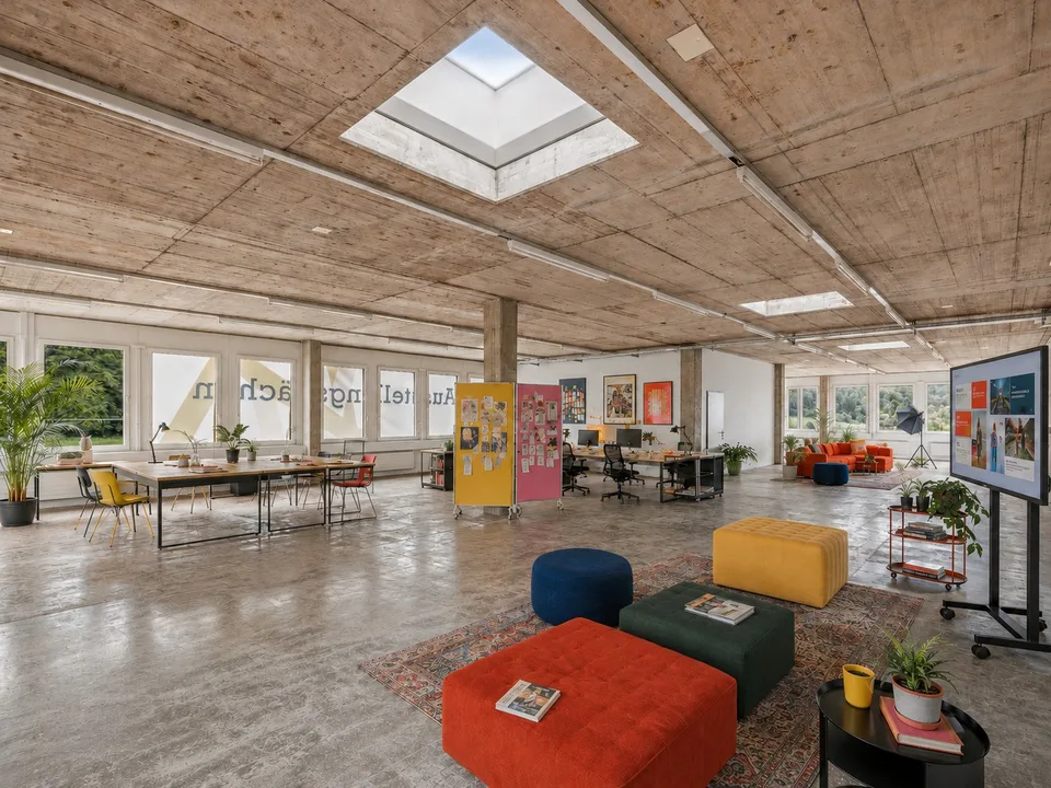 409 m² per la tua sede aziendale, ufficio & showroom a Dintikon - molto spazio per la tua attività, flessibile, luminoso e ben collegato. – foto 7 di 9