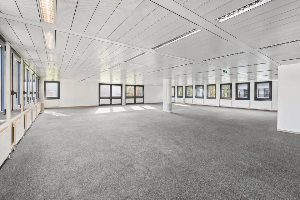 Spazi ufficiali attraenti e flessibili direttamente alla stazione di Stettbach! – foto 7 di 13