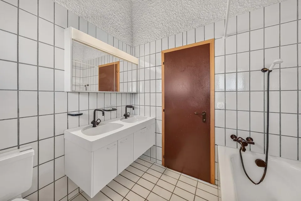 Villa mit 6,5 Zimmern und sehr großem Garten – Foto 5 von 12