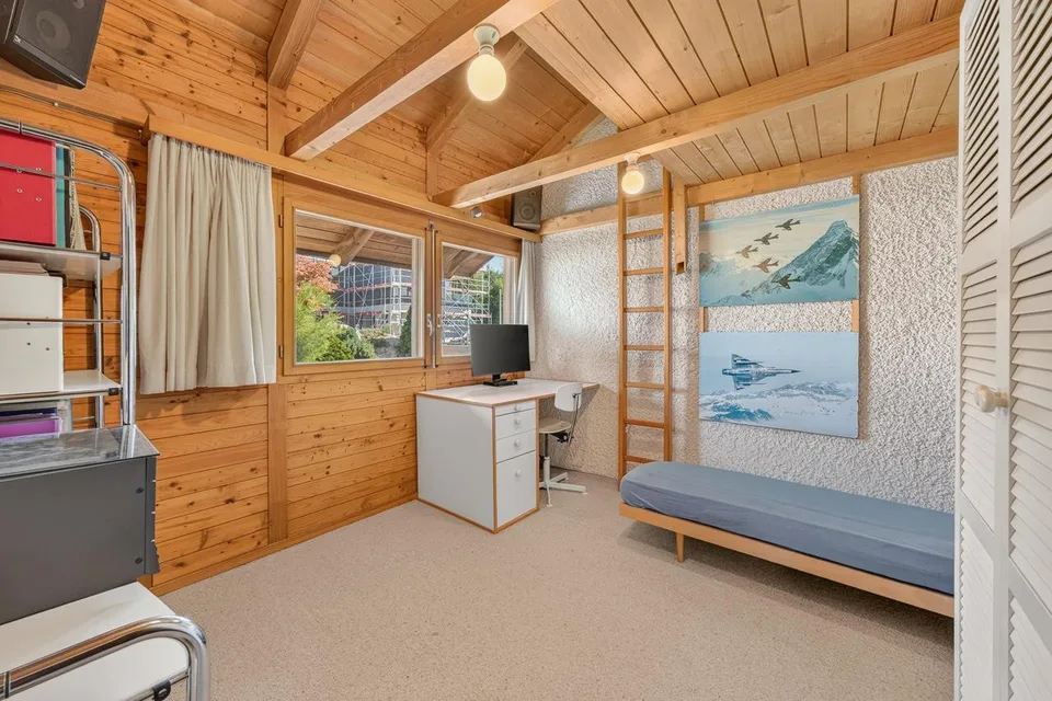 Villa mit 6,5 Zimmern und sehr großem Garten – Foto 7 von 12
