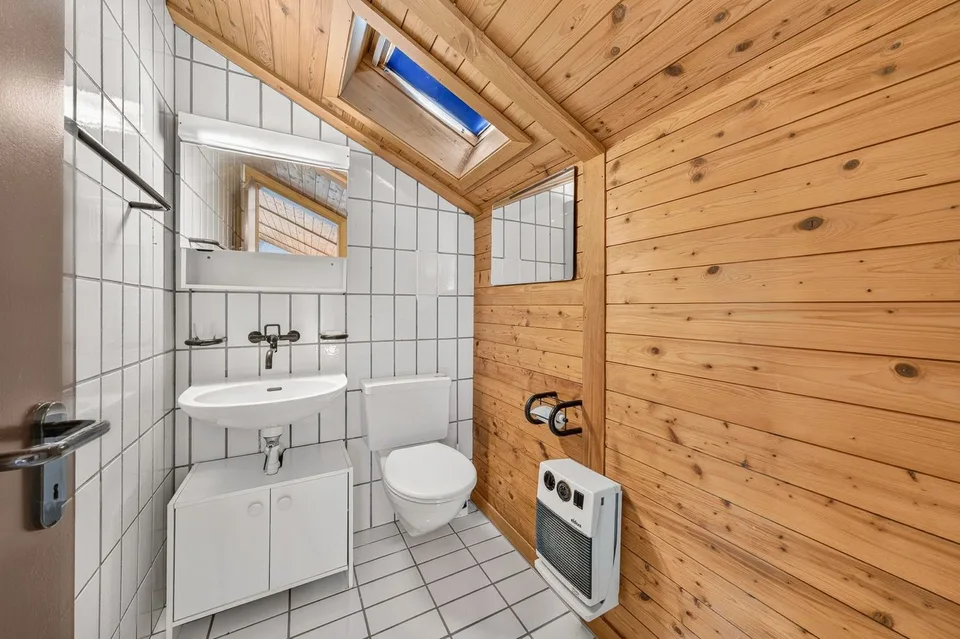 Villa mit 6,5 Zimmern und sehr großem Garten – Foto 6 von 12