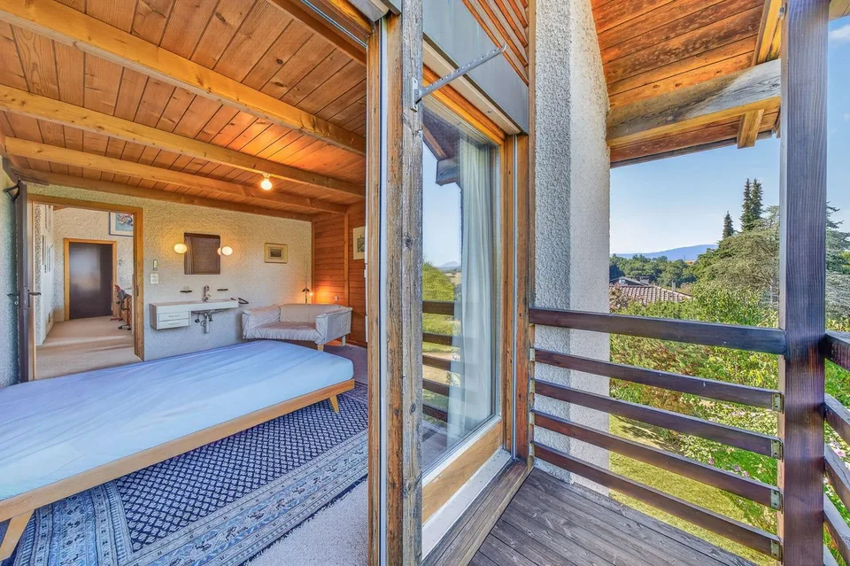 Villa mit 6,5 Zimmern und sehr großem Garten – Foto 8 von 12