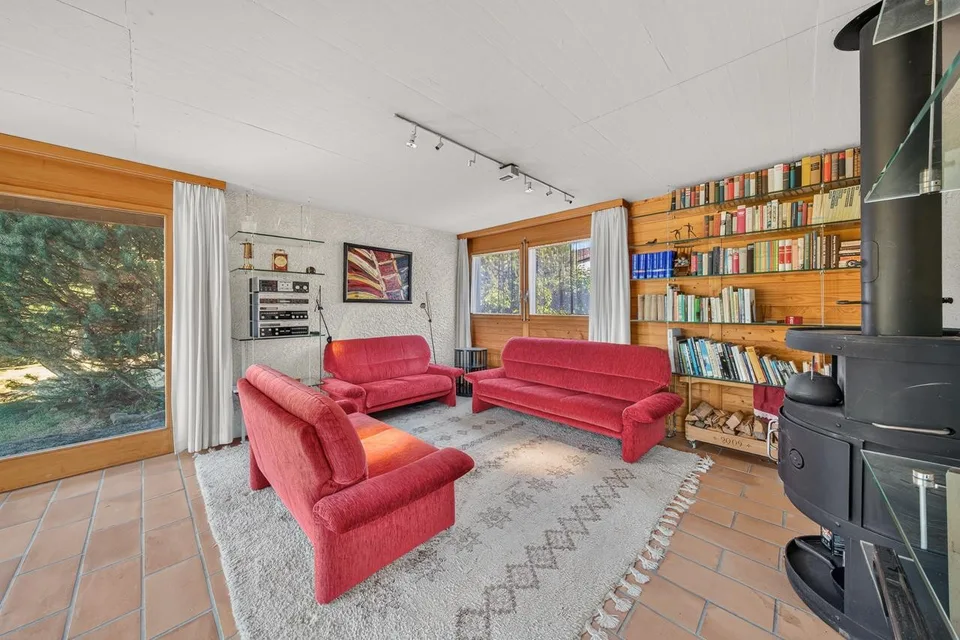 Villa mit 6,5 Zimmern und sehr großem Garten – Foto 3 von 12