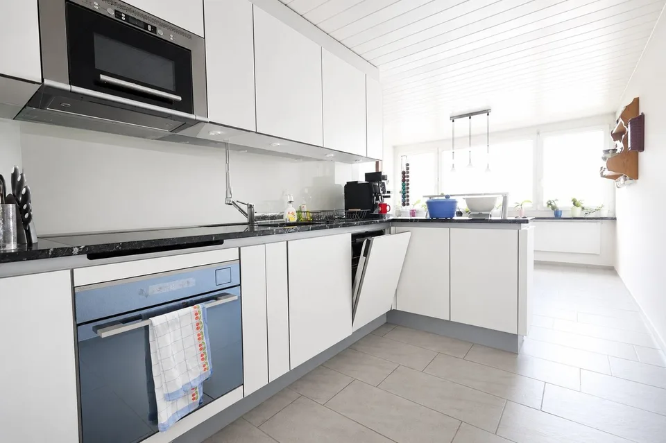 Spacious 5-room apartment with a great view in Ipsach – photo 4 of 11