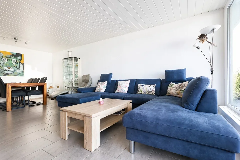 Spacious 5-room apartment with a great view in Ipsach – photo 2 of 11