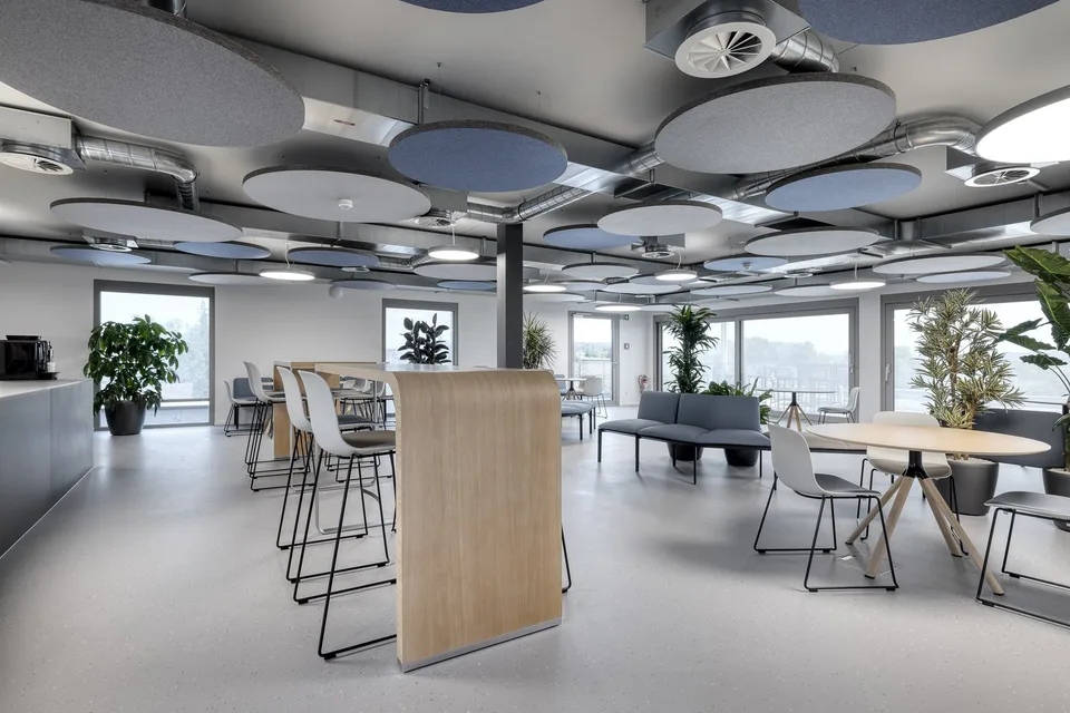 Versatile commercial spaces for technology, research, and production in Basel – photo 6 of 16