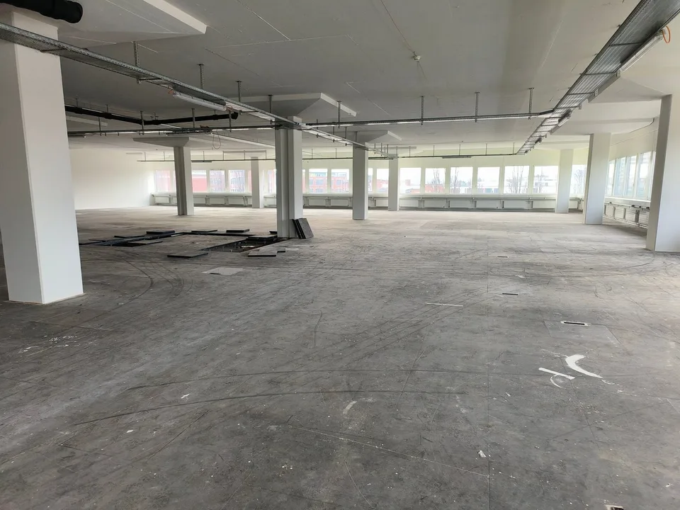 Versatile commercial spaces for technology, research, and production in Basel – photo 3 of 16