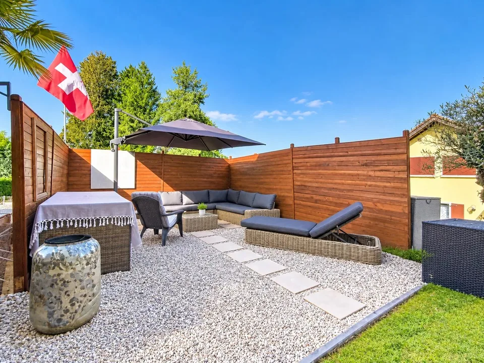 Im Herzen des Dorfes mit großem Garten! – Foto 7 von 11