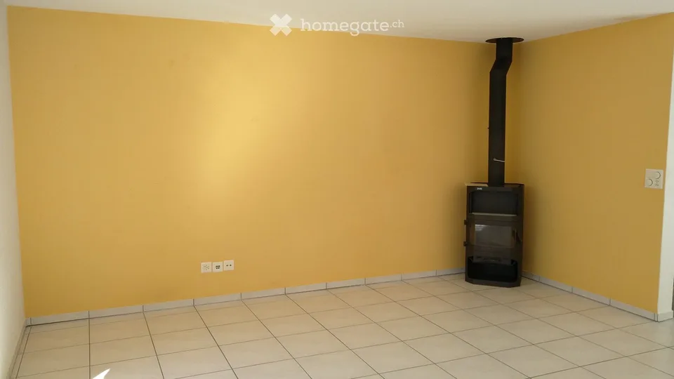 Maison mitoyenne de 4,5 pièces confortable avec petit jardin