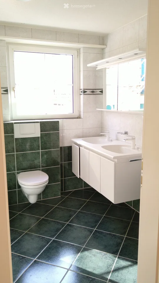 Maison mitoyenne de 4,5 pièces confortable avec petit jardin