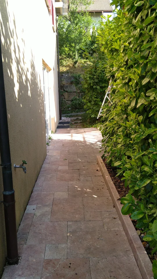 Maison mitoyenne de 4,5 pièces confortable avec petit jardin