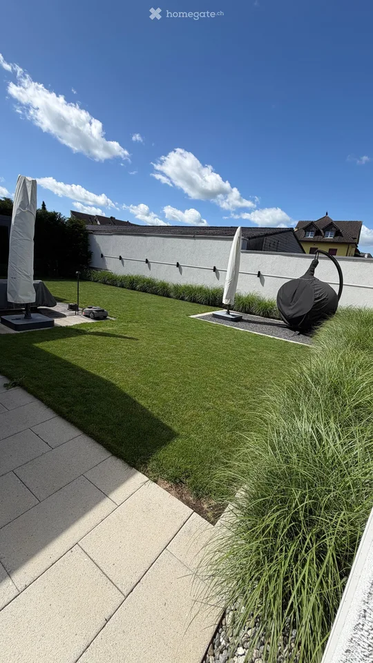 Modern 6.5-room semi-detached house with garden and double garage in Erlen