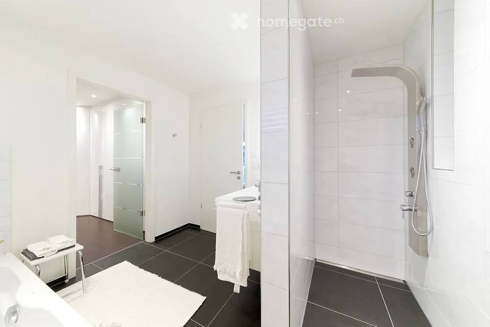 Modern 6.5-room semi-detached house with garden and double garage in Erlen