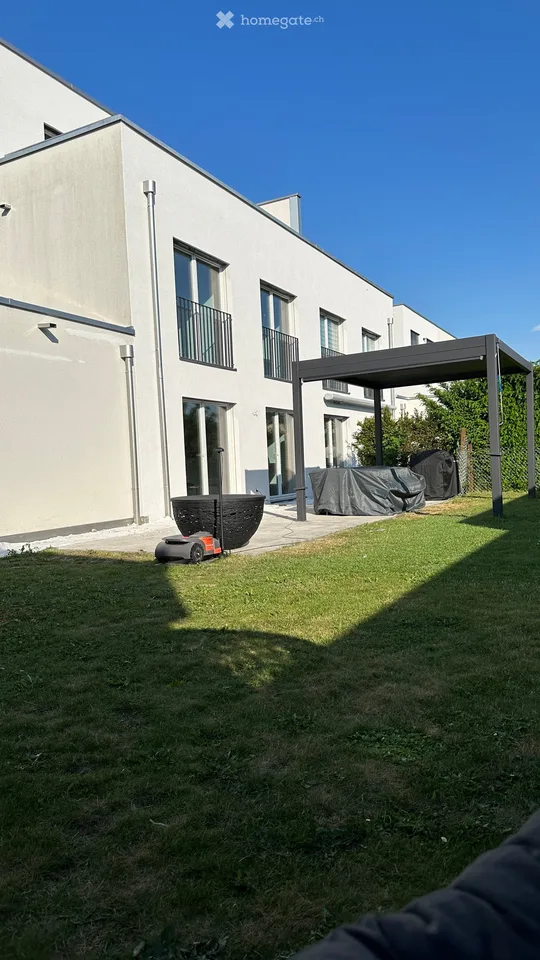 Modern 6.5-room semi-detached house with garden and double garage in Erlen