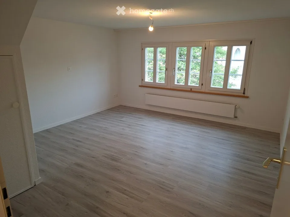 Bright 3.5-room apartment with balcony at Kirchplatz in Bütschwil