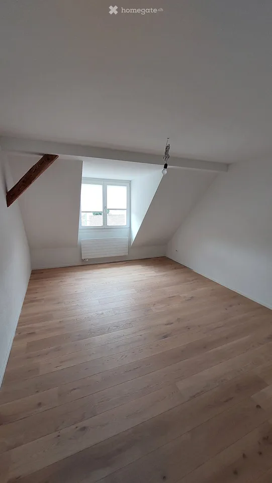 Sanierte Wohnung in Flarzhaus beim Bahnhof