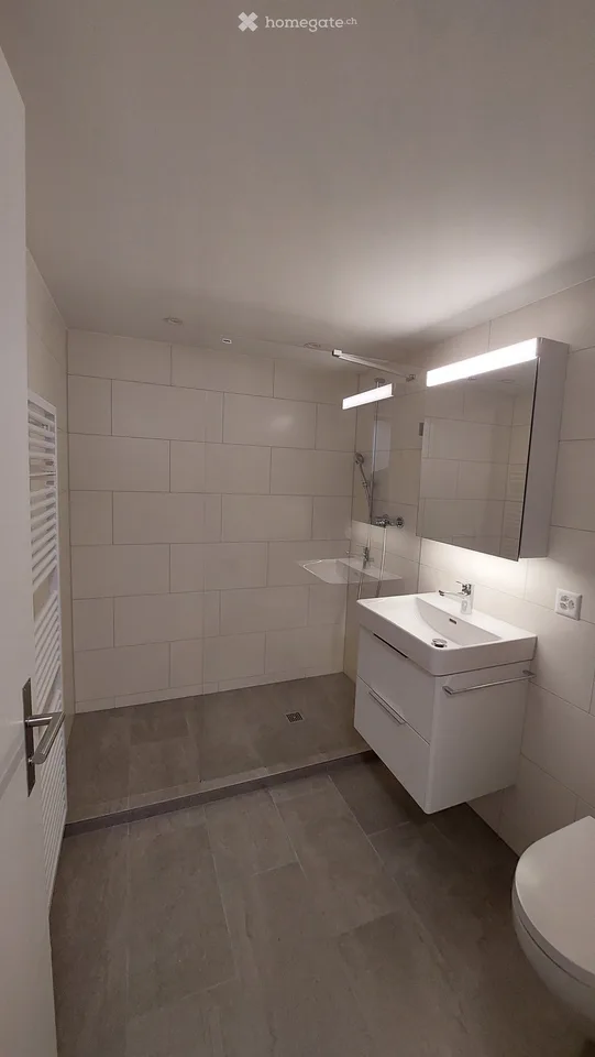Sanierte Wohnung in Flarzhaus beim Bahnhof