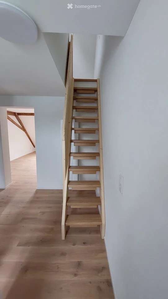 Sanierte Wohnung in Flarzhaus beim Bahnhof