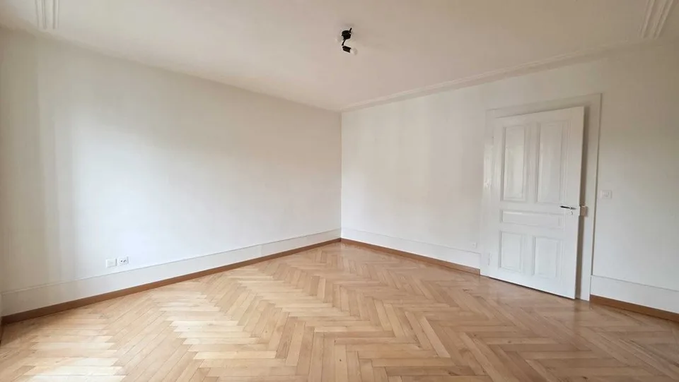 3-Room Apartment with Balcony near Amenities – photo 2 of 9
