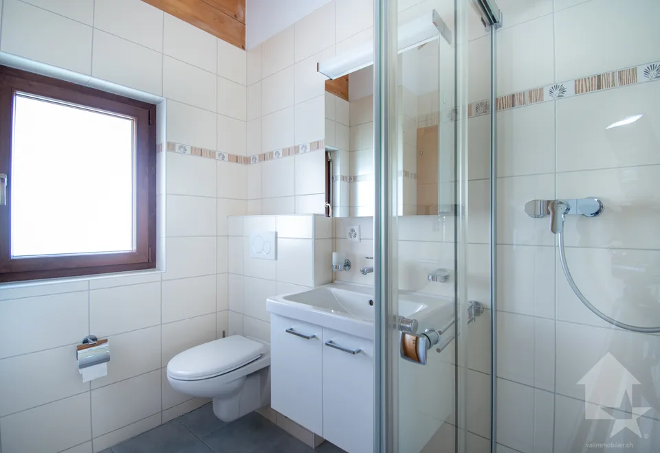 Mollens, appartement 3.5 pces sous les toits, entre nature et montagne – Foto 8 von 13