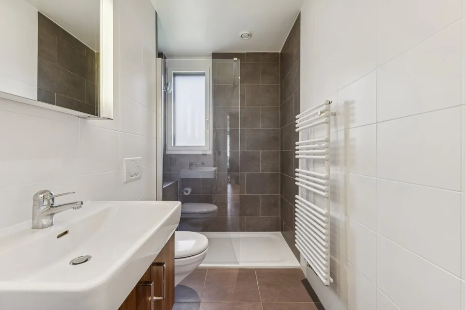 ELEGANTES 4.5 ZIMMER-WOHNUNG MIT TERRASSE – Foto 7 von 11