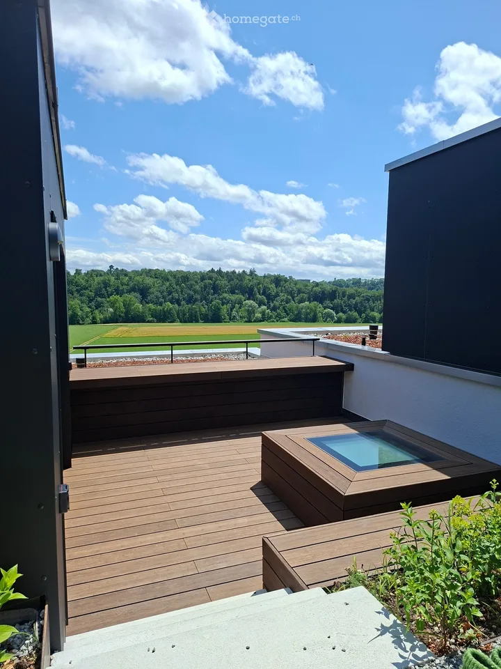 Helle Duplex-Wohnung mit Aussicht auf Feld und Alpen – nahe der Aare