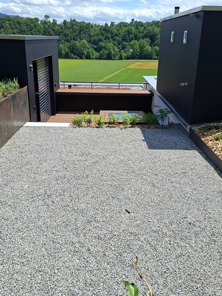 Helle Duplex-Wohnung mit Aussicht auf Feld und Alpen – nahe der Aare