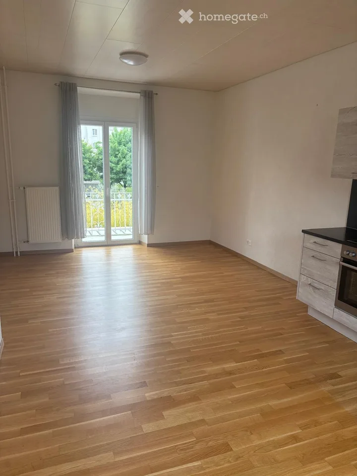 Wohnung renoviert 2020, hohe Raumhöhe – Foto 3 von 5