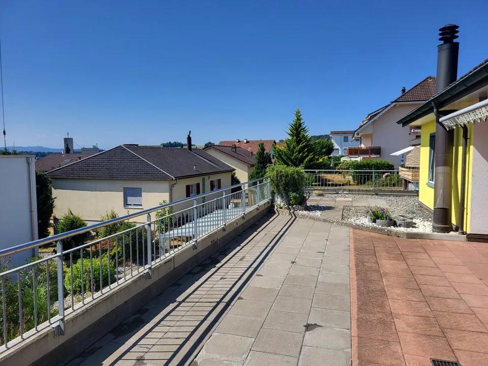 Ottima casa unifamiliare con appartamento separato e terrazza soleggiata – foto 6 di 13