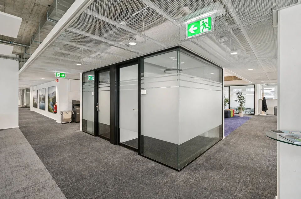 Einziehen statt ausbauen 760 m² Bürofläche in Schlieren - Bürofläche mit modernem Innenausbau – Foto 6 von 12