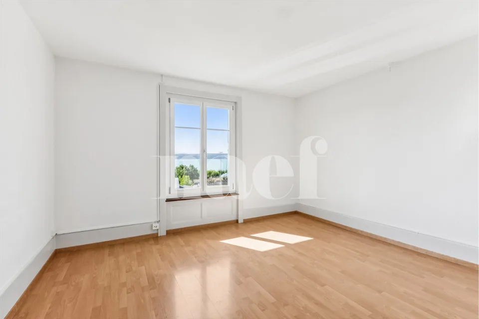 Individual house with 3 apartments – photo 2 of 18
