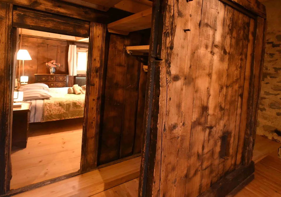 Appartement de 4.5 pièces mezzanine meublé ,entièrement rénové,classé aux monuments historiques – photo 2 sur 30