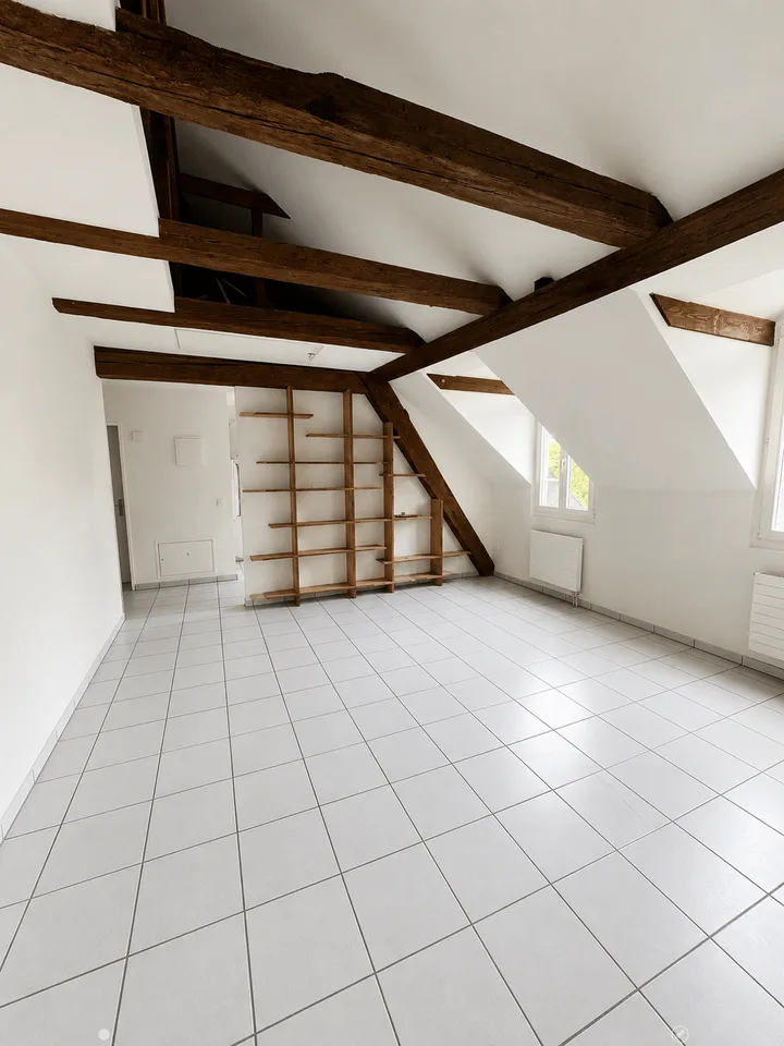 Bijoux in gepflegtem Mehrfamilienhaus / Bijoux dans un immeuble bien entretenu – photo 2 of 10